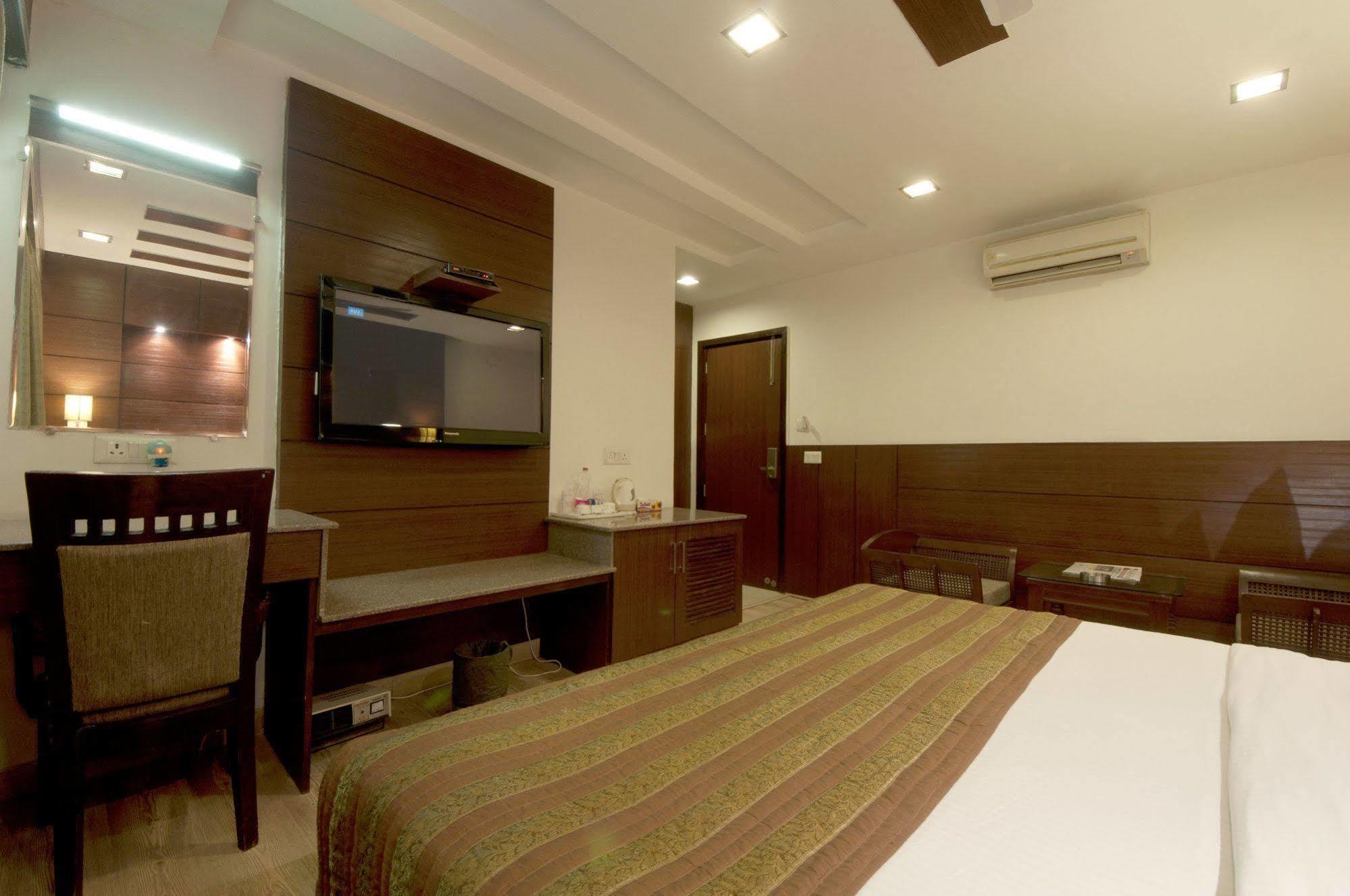 Hotel Amaltas International - Delhi-16 New Delhi Exterior foto