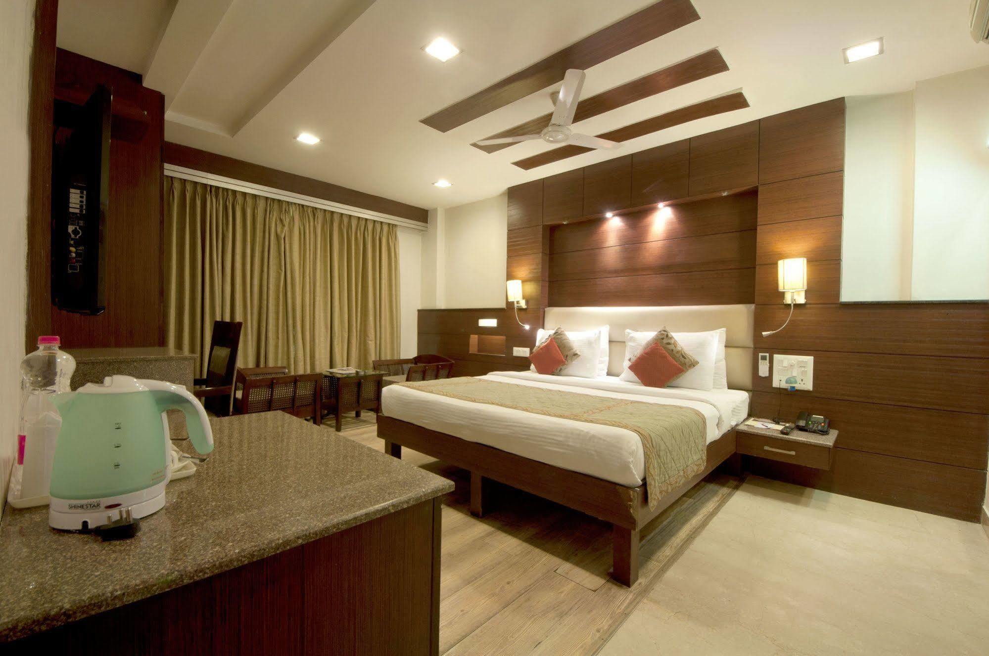 Hotel Amaltas International - Delhi-16 New Delhi Exterior foto
